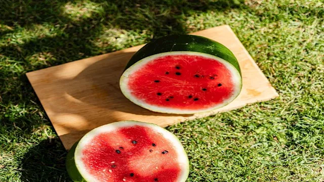 بعد انتشاره في الأسواق.. علامات بعد تناول البطيخ تكشف فساده